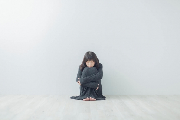 「人肌恋しい」の正体は？現代女性が求める「温もり」と「癒し」の心理と解決策
